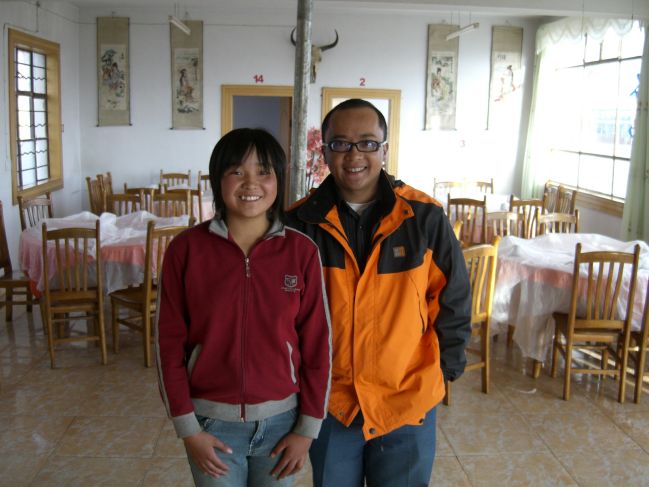  2006:09:09 06:51:34   Waitress in Szechuan Resturant at Bird Island.jpg